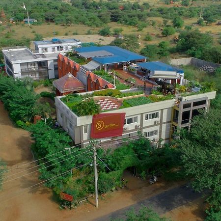 Sky View Hotel Bagan Bagian luar foto