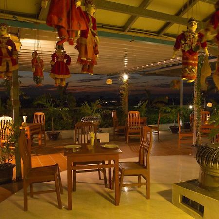 Sky View Hotel Bagan Bagian luar foto