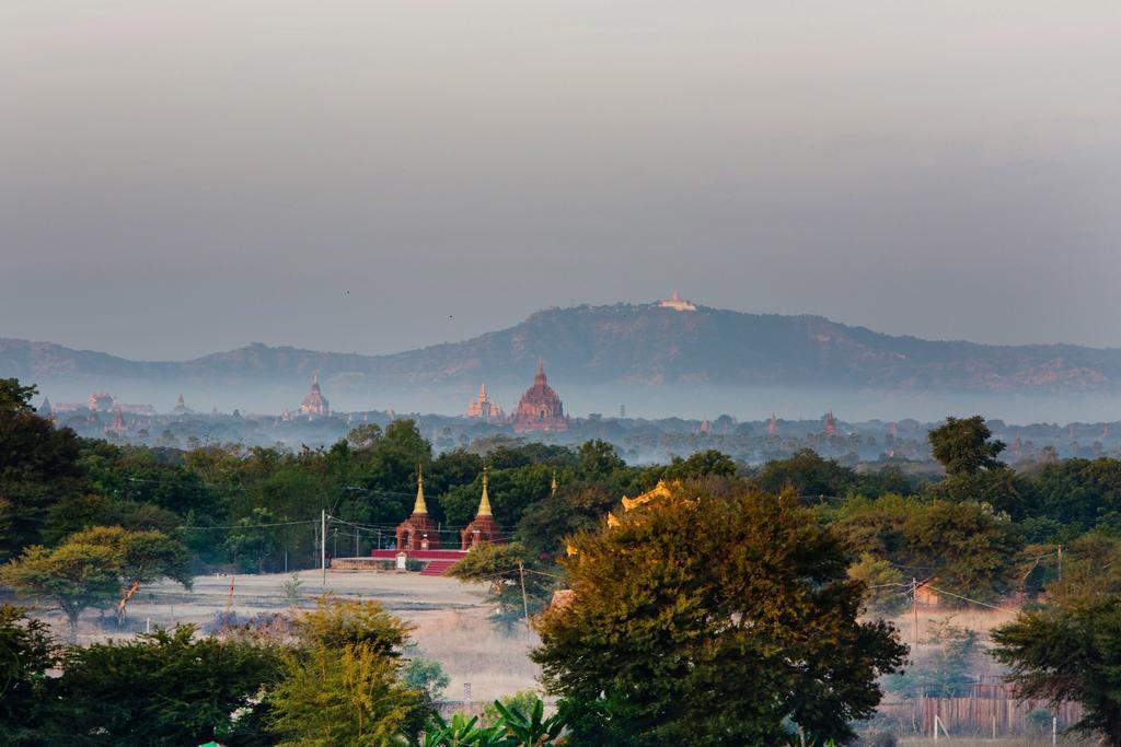 Sky View Hotel Bagan Bagian luar foto