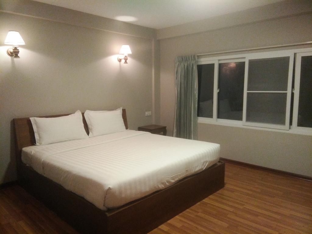 Sky View Hotel Bagan Bagian luar foto