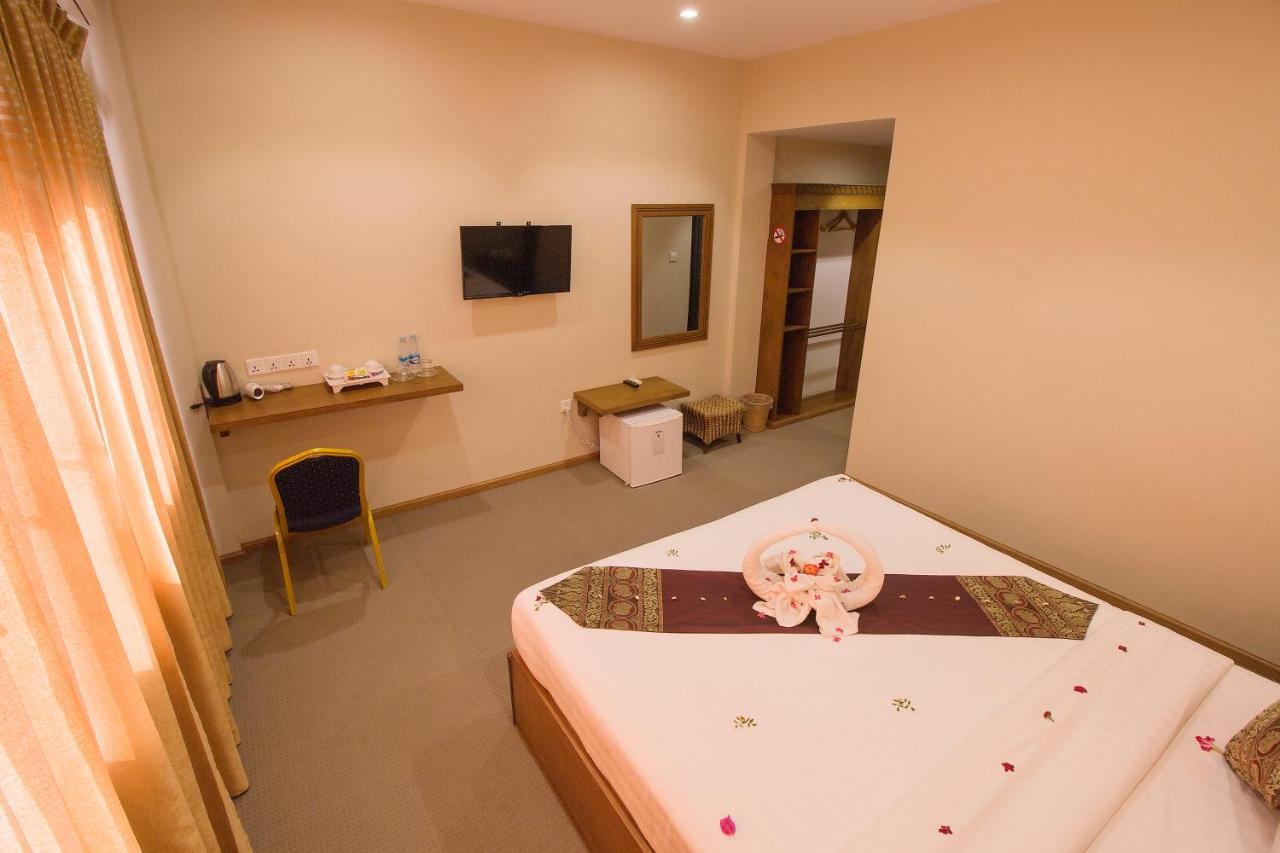 Sky View Hotel Bagan Bagian luar foto