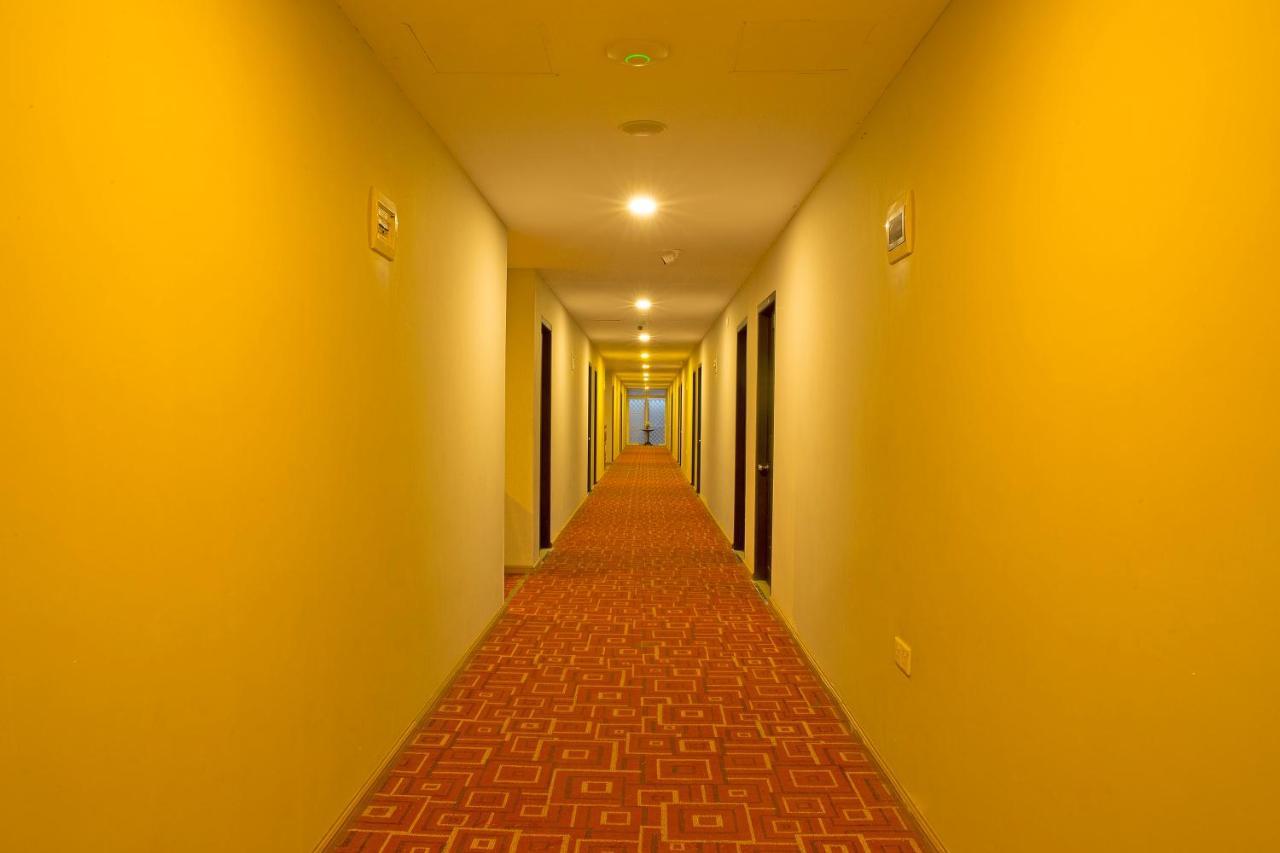 Sky View Hotel Bagan Bagian luar foto