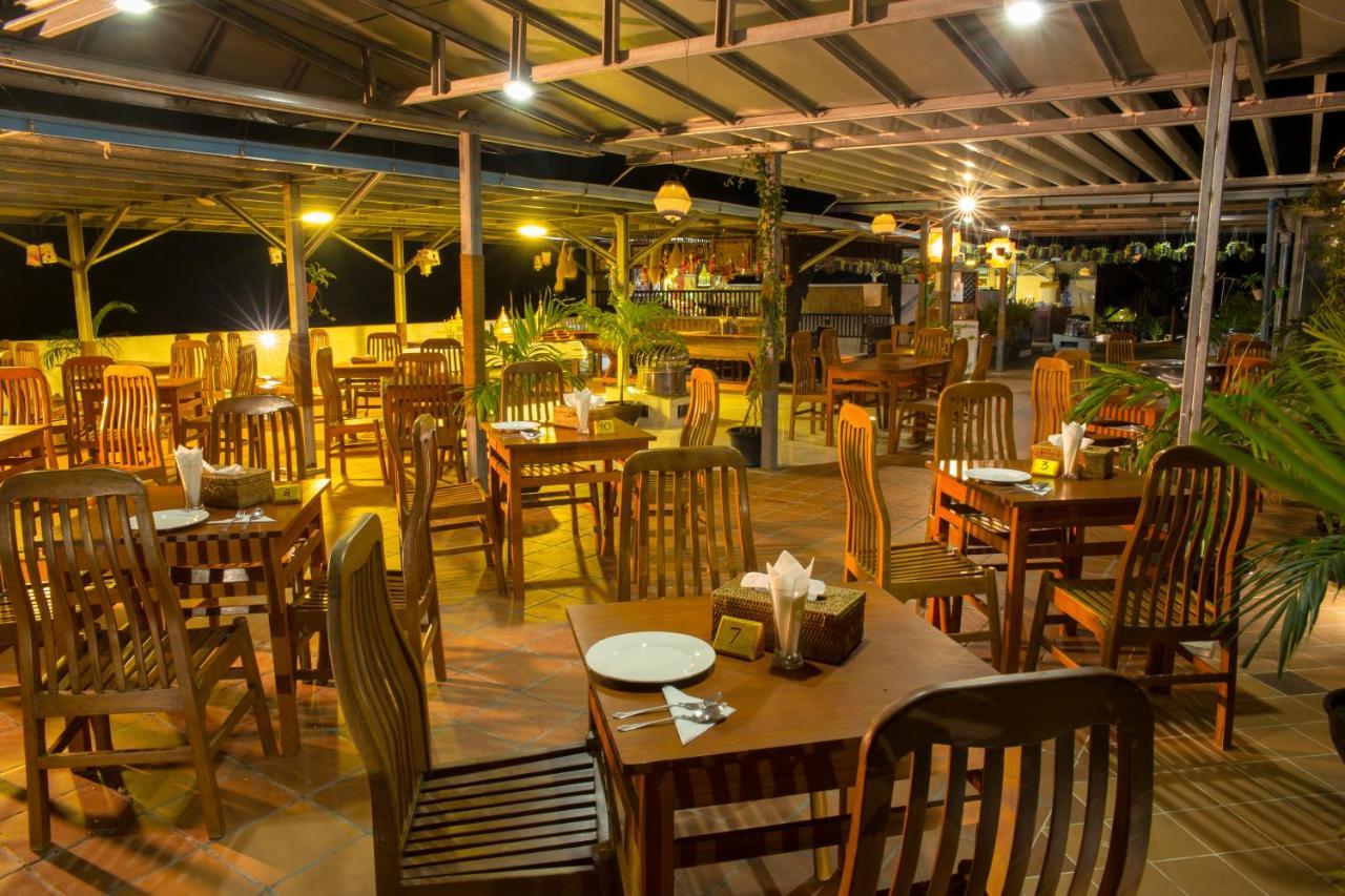Sky View Hotel Bagan Bagian luar foto