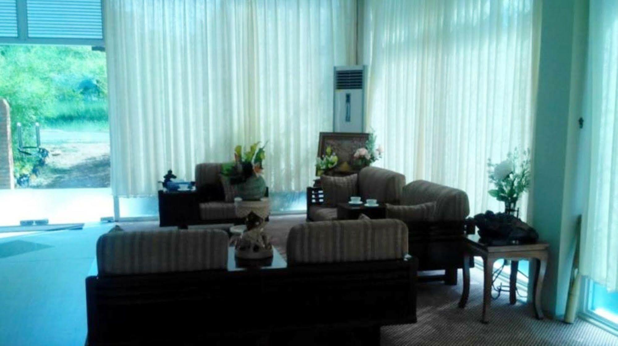 Sky View Hotel Bagan Bagian luar foto