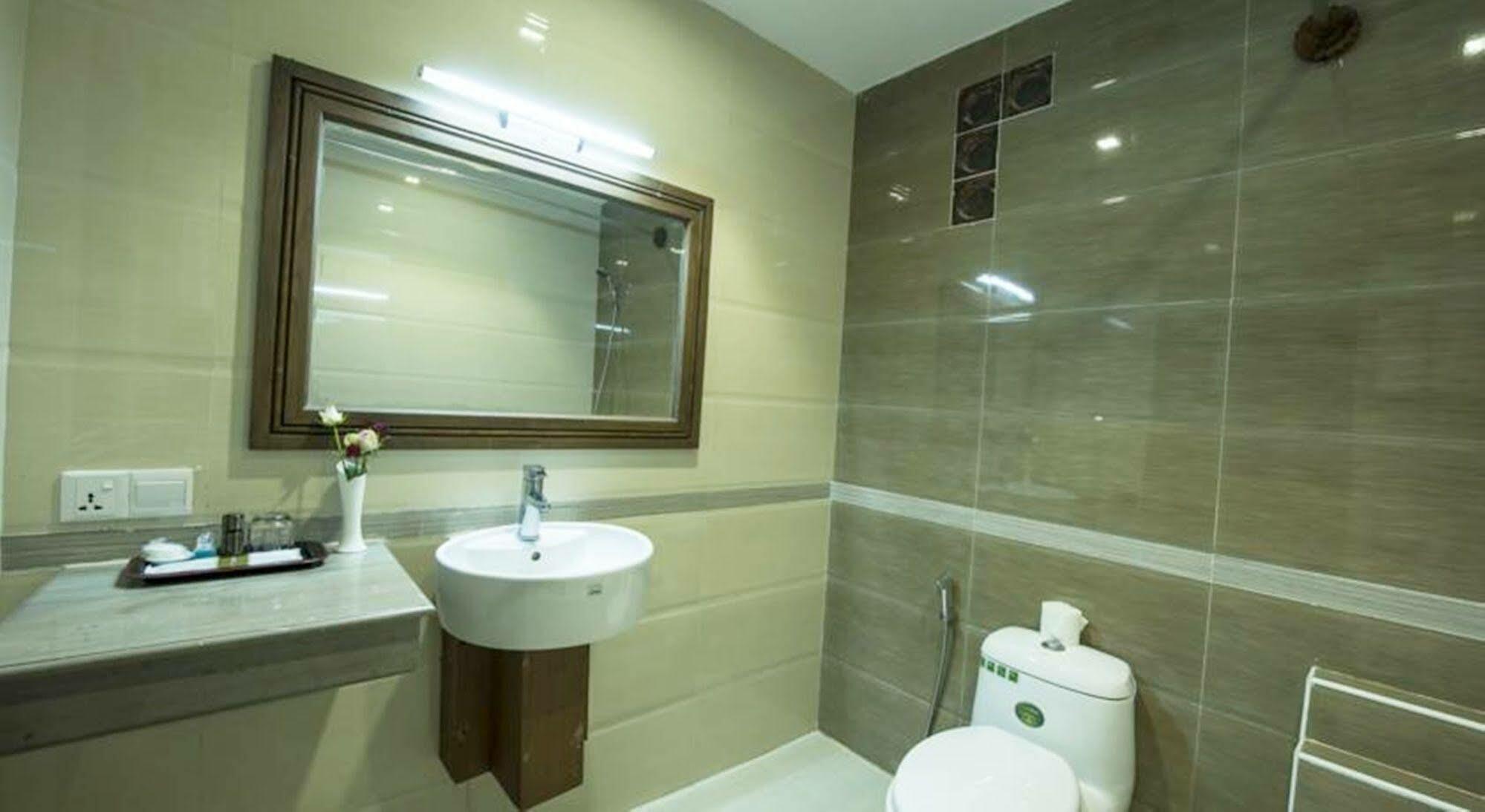 Sky View Hotel Bagan Bagian luar foto