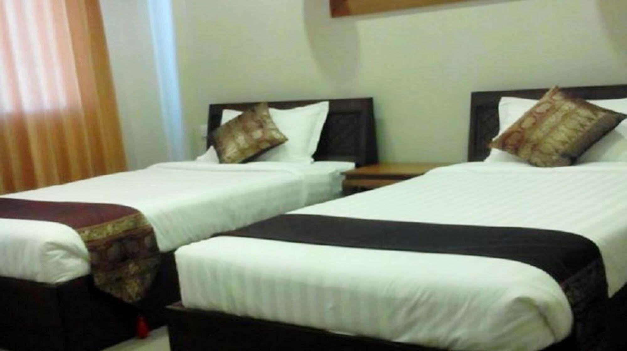 Sky View Hotel Bagan Bagian luar foto