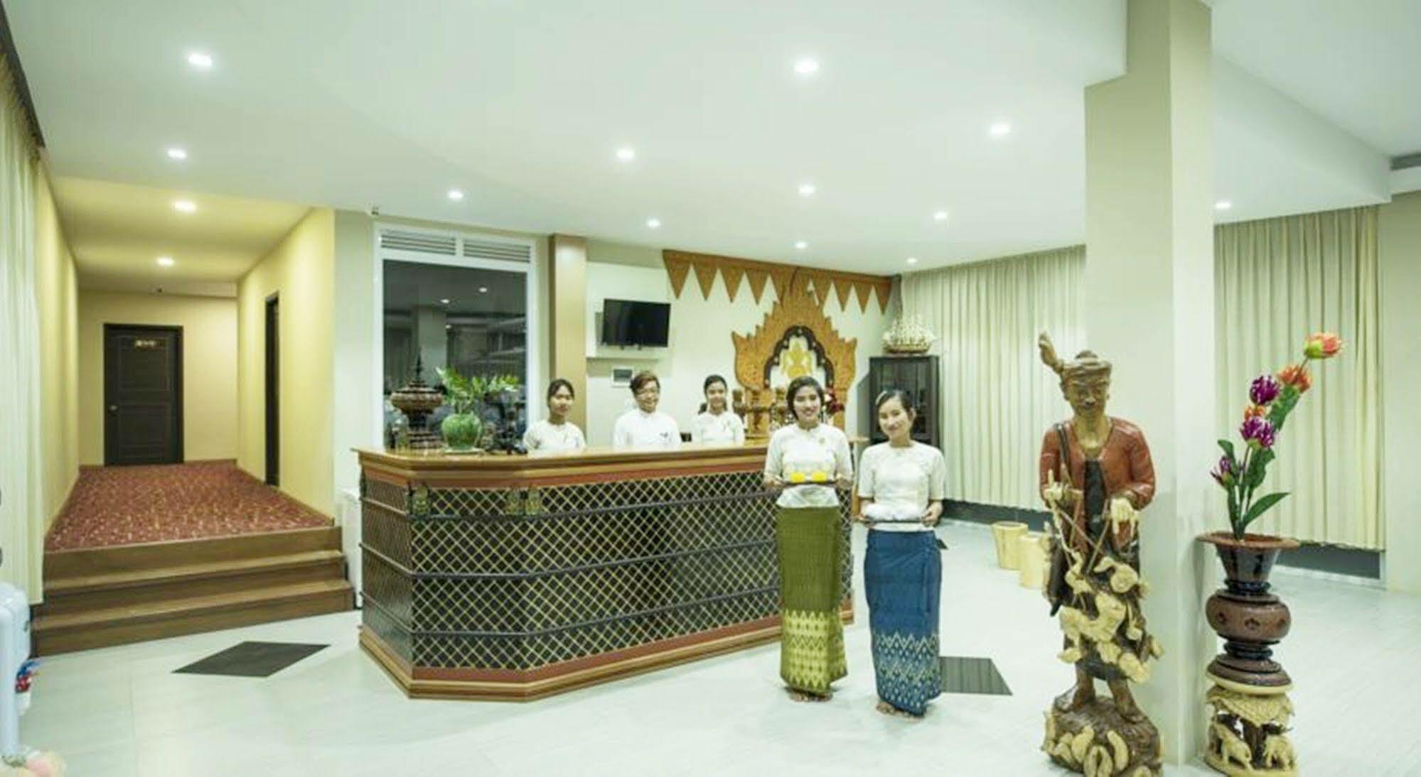 Sky View Hotel Bagan Bagian luar foto