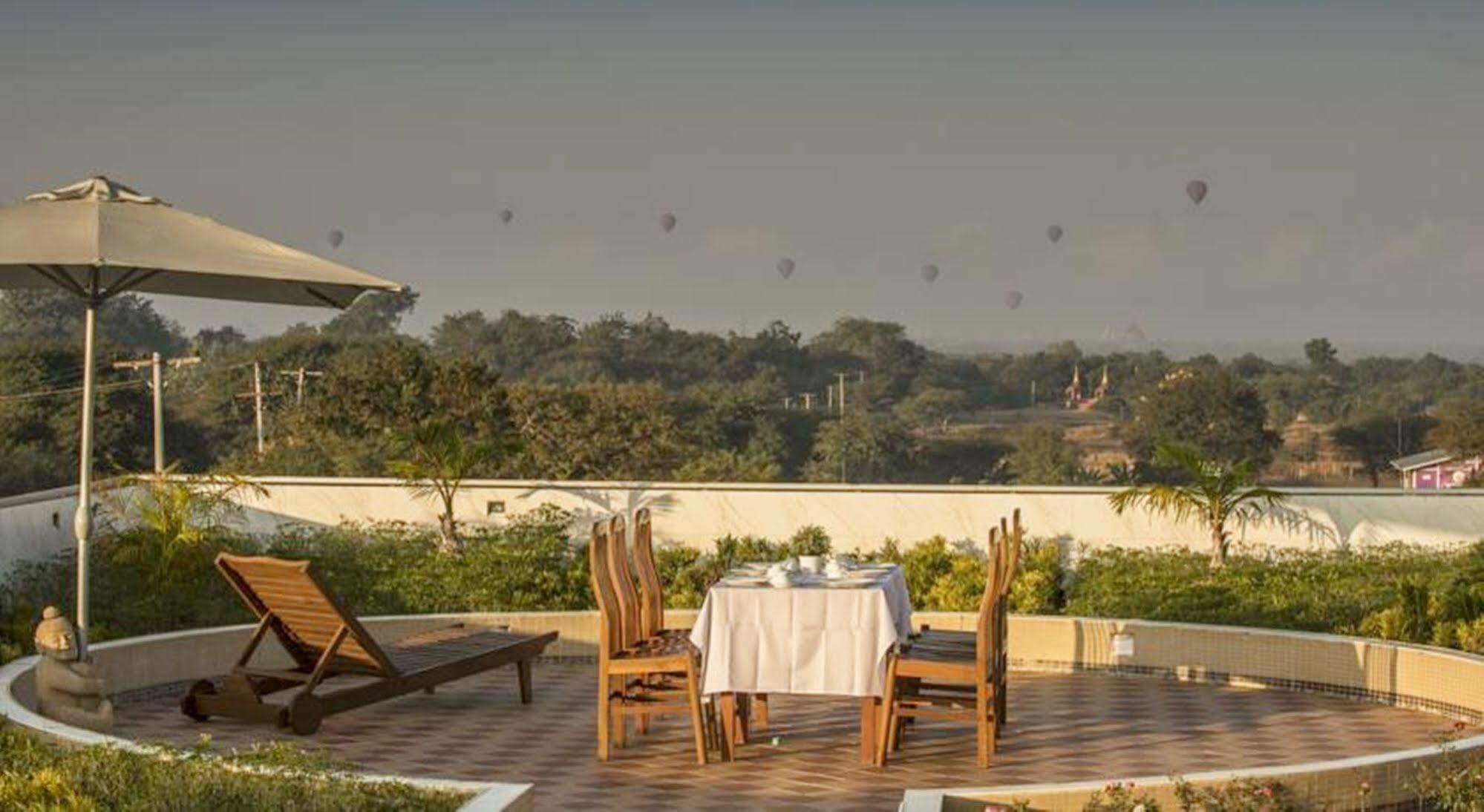 Sky View Hotel Bagan Bagian luar foto