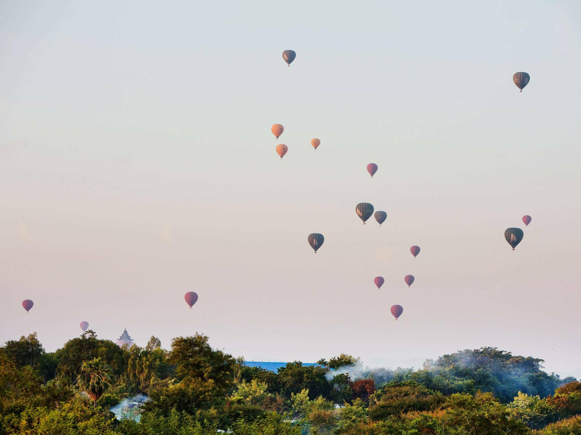 Sky View Hotel Bagan Bagian luar foto