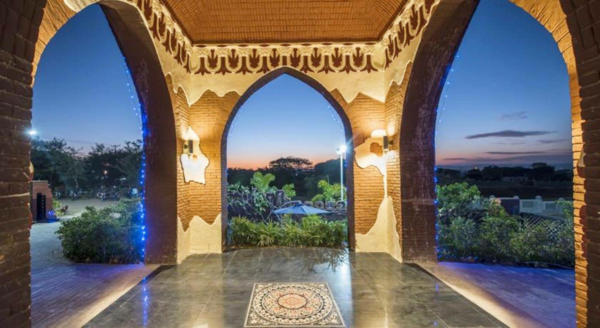 Sky View Hotel Bagan Bagian luar foto